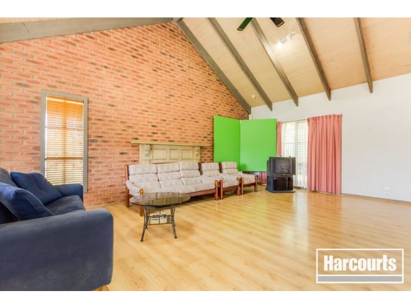 1 Lawless Drive, Cranbourne North VIC 3977