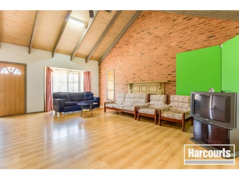 1 Lawless Drive, Cranbourne North VIC 3977