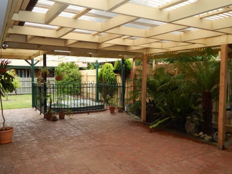 11 Kurrajong Court, Cranbourne North VIC 3977