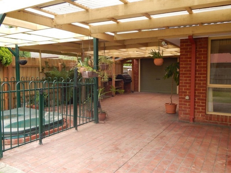 11 Kurrajong Court, Cranbourne North VIC 3977