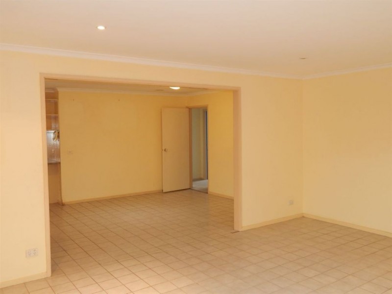 11 Kurrajong Court, Cranbourne North VIC 3977