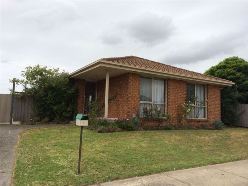 11 Carey Street, Cranbourne North VIC 3977