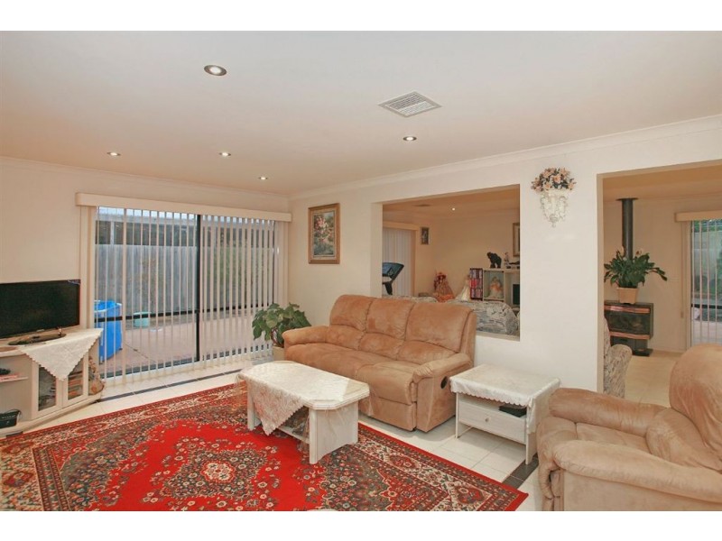 17 Brookland Greens Boulevard, Cranbourne VIC 3977