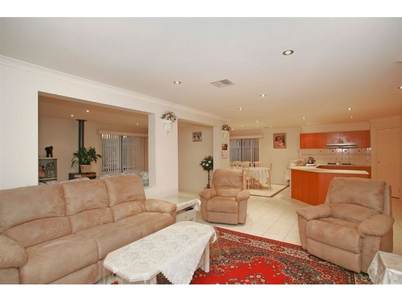 17 Brookland Greens Boulevard, Cranbourne VIC 3977