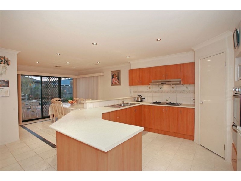 17 Brookland Greens Boulevard, Cranbourne VIC 3977