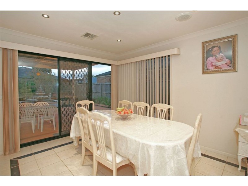 17 Brookland Greens Boulevard, Cranbourne VIC 3977