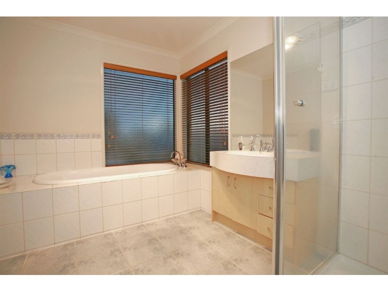 17 Brookland Greens Boulevard, Cranbourne VIC 3977