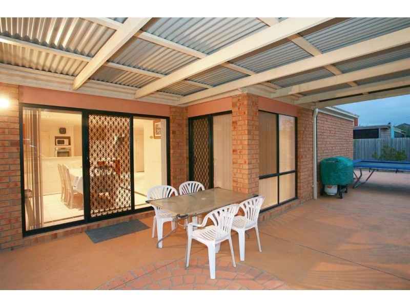 17 Brookland Greens Boulevard, Cranbourne VIC 3977