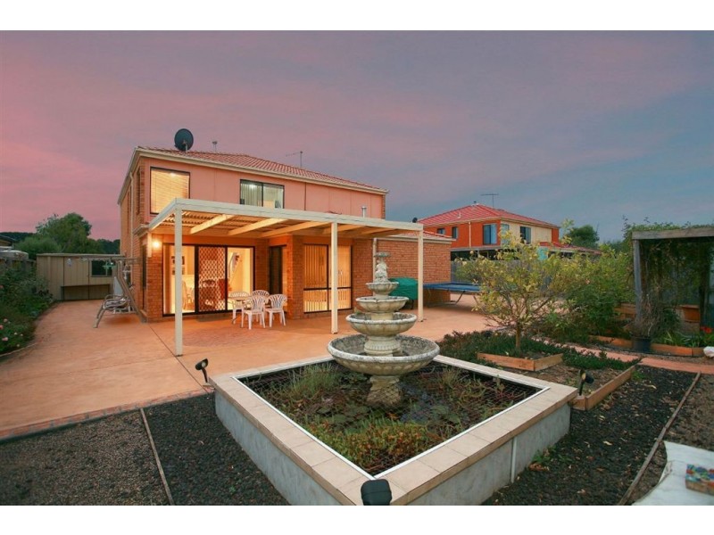 17 Brookland Greens Boulevard, Cranbourne VIC 3977