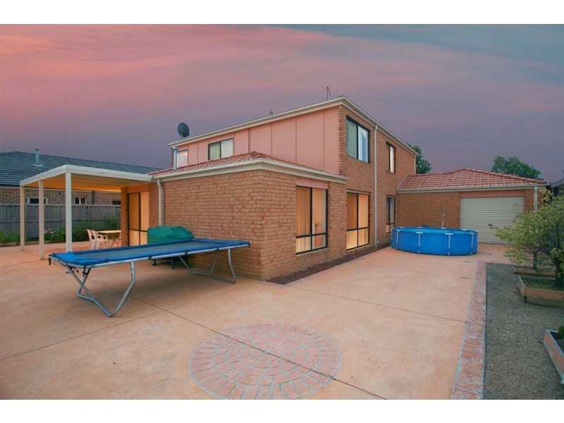 17 Brookland Greens Boulevard, Cranbourne VIC 3977