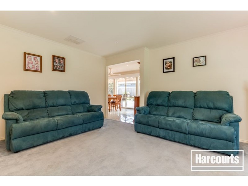 47 Sunningdale Crescent, Cranbourne VIC 3977