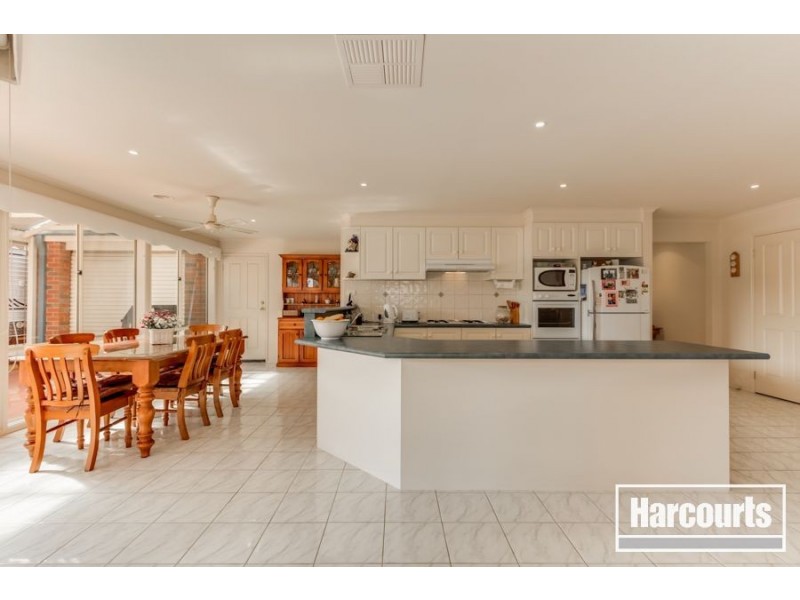 47 Sunningdale Crescent, Cranbourne VIC 3977