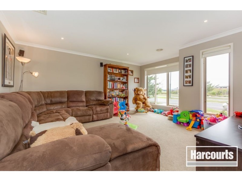 61 Broad Oak Drive, Cranbourne East VIC 3977