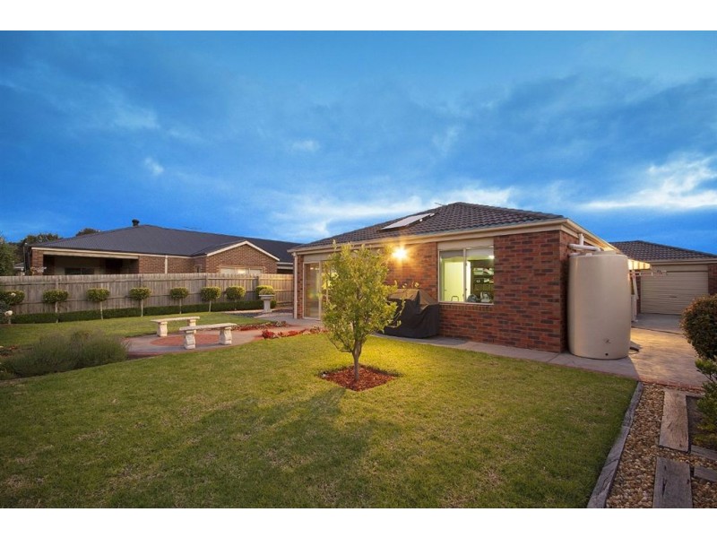 8 Brookland Greens Boulevard, Cranbourne VIC 3977