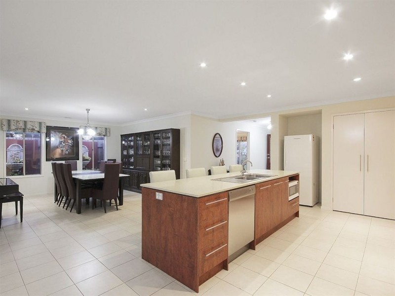 8 Brookland Greens Boulevard, Cranbourne VIC 3977