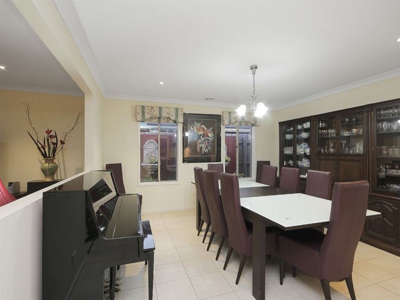 8 Brookland Greens Boulevard, Cranbourne VIC 3977