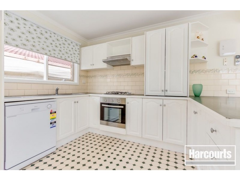 8 Scarborough Avenue, Cranbourne West VIC 3977