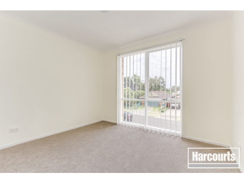 8 Scarborough Avenue, Cranbourne West VIC 3977