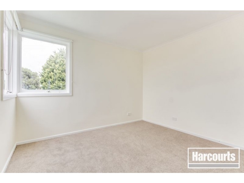 8 Scarborough Avenue, Cranbourne West VIC 3977