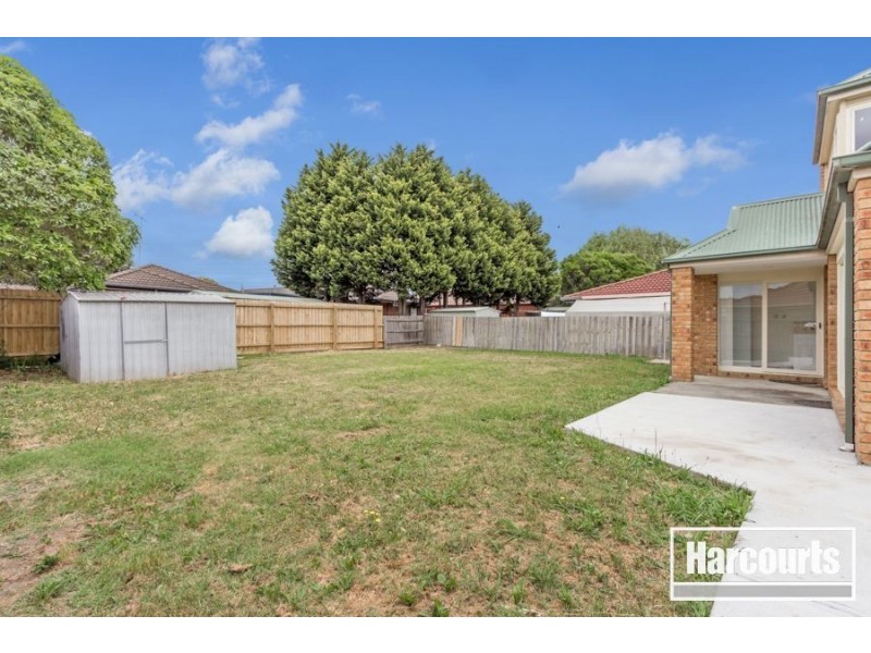 8 Scarborough Avenue, Cranbourne West VIC 3977