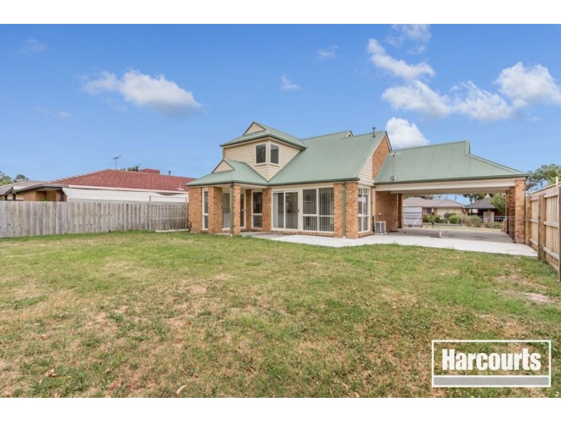 8 Scarborough Avenue, Cranbourne West VIC 3977