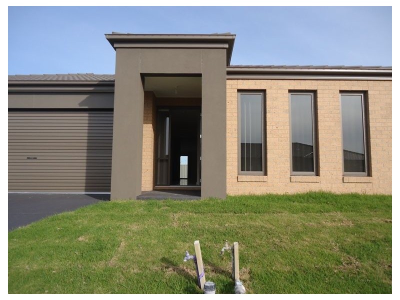 31 Beagle Street, Cranbourne East VIC 3977