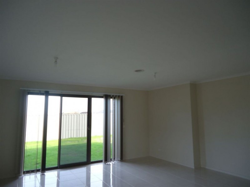 31 Beagle Street, Cranbourne East VIC 3977