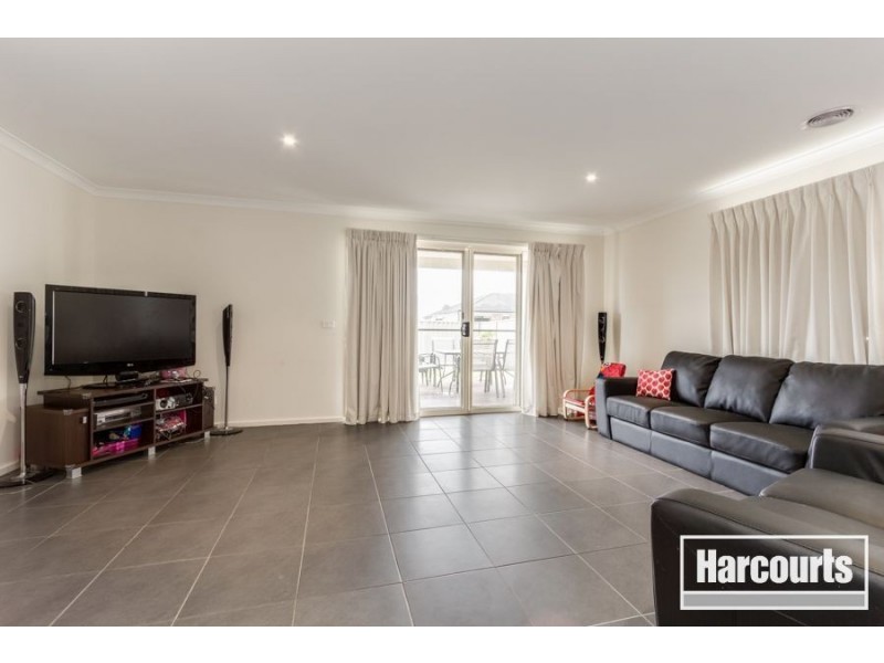 6 Wiltshire Avenue, Cranbourne East VIC 3977