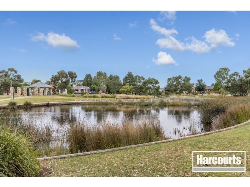 6 Wiltshire Avenue, Cranbourne East VIC 3977