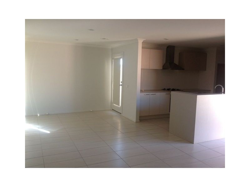 6 Valentine Lane, Cranbourne North VIC 3977