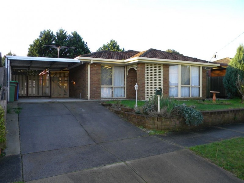 3 Bates Street, Cranbourne West VIC 3977