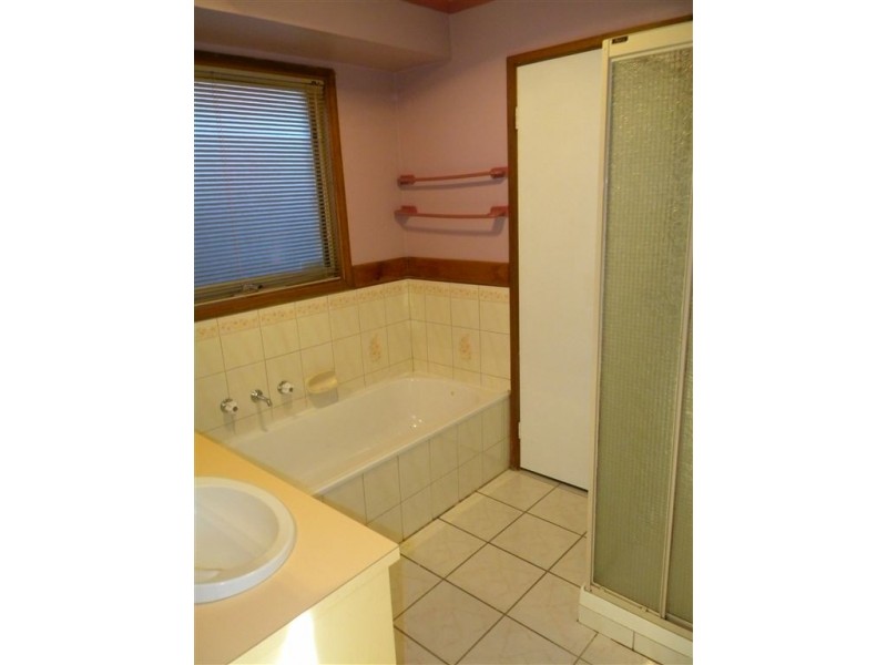 3 Bates Street, Cranbourne West VIC 3977