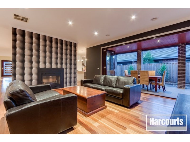 34 Wild Scotchman Way, Cranbourne East VIC 3977