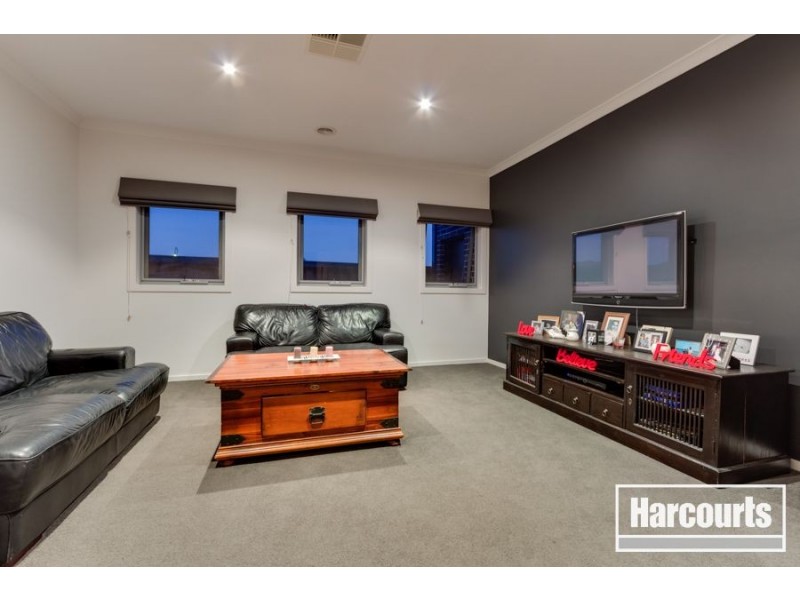 34 Wild Scotchman Way, Cranbourne East VIC 3977