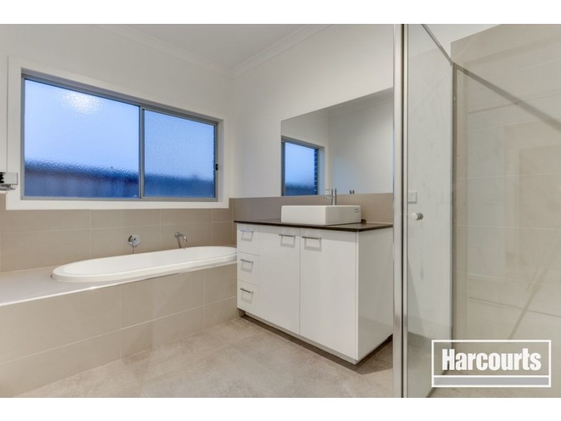 34 Wild Scotchman Way, Cranbourne East VIC 3977