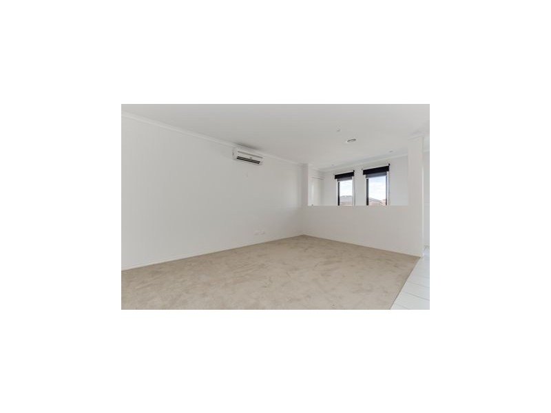 28 Dunferline Crescent, Cranbourne VIC 3977