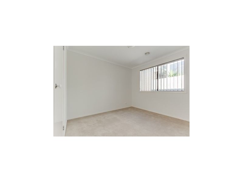 28 Dunferline Crescent, Cranbourne VIC 3977