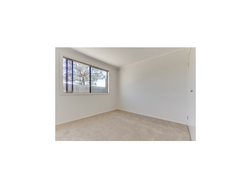 28 Dunferline Crescent, Cranbourne VIC 3977