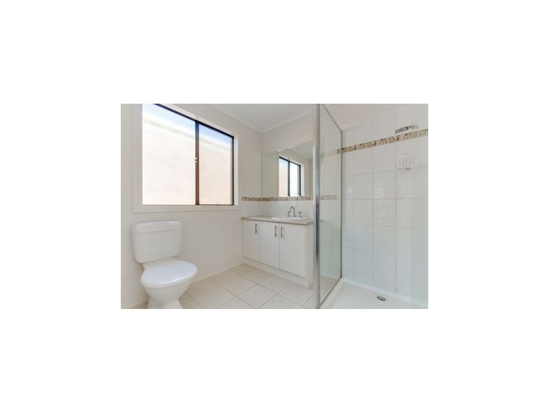 28 Dunferline Crescent, Cranbourne VIC 3977