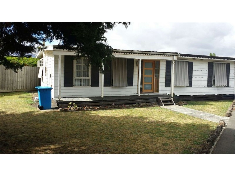 6 Camms Road, Cranbourne West VIC 3977