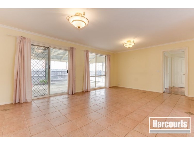 10 Tilbury Court, Cranbourne East VIC 3977