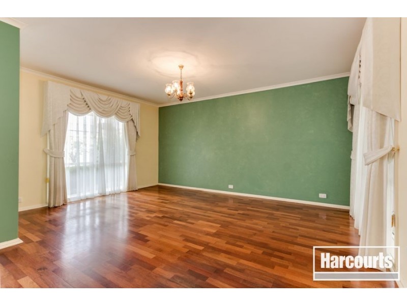 10 Tilbury Court, Cranbourne East VIC 3977