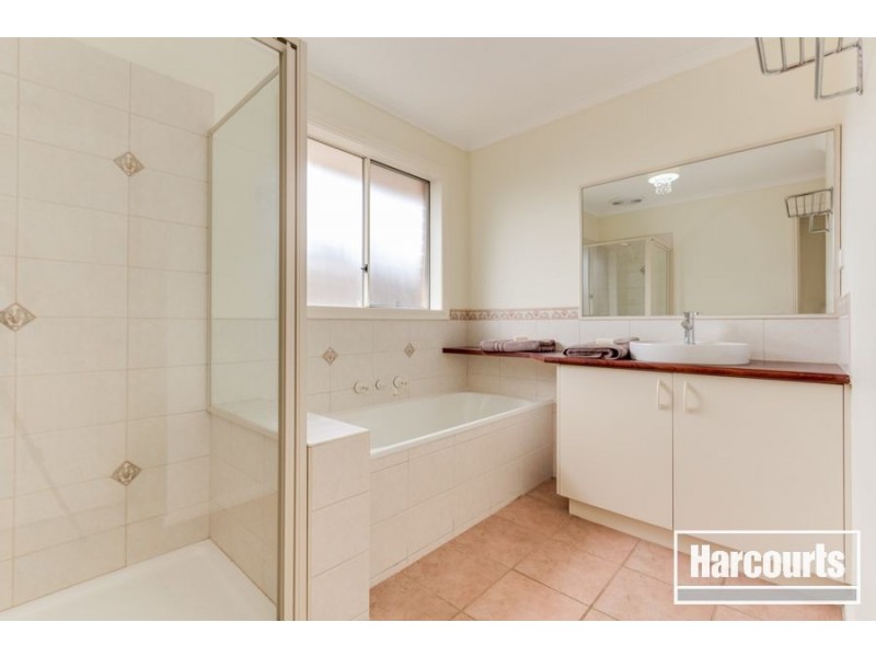 10 Tilbury Court, Cranbourne East VIC 3977