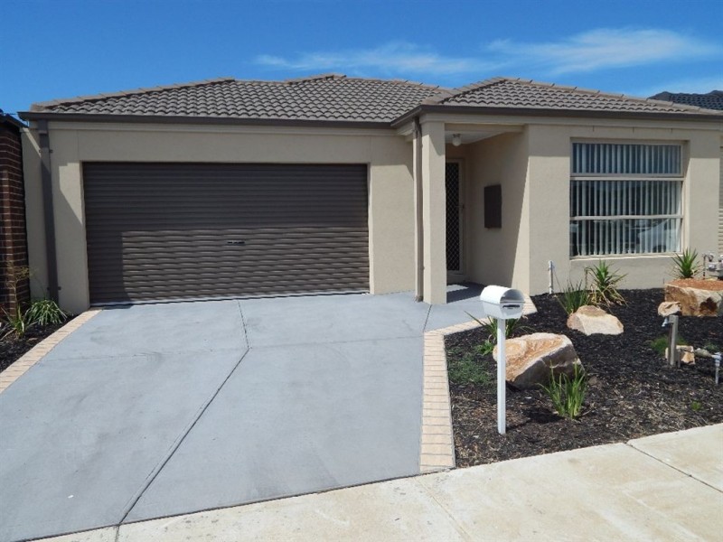 34 Valencia  Circuit, Cranbourne VIC 3977