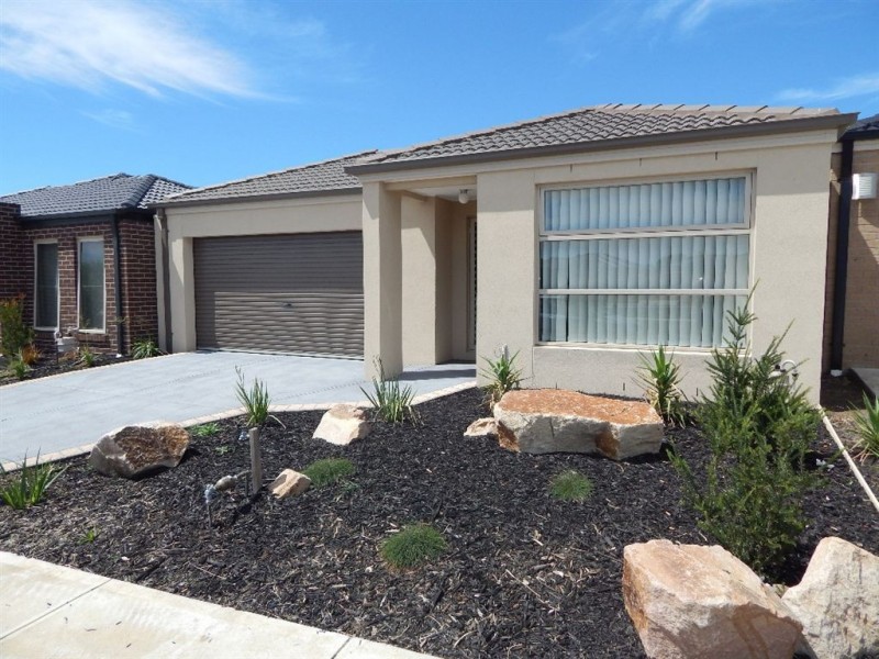 34 Valencia  Circuit, Cranbourne VIC 3977