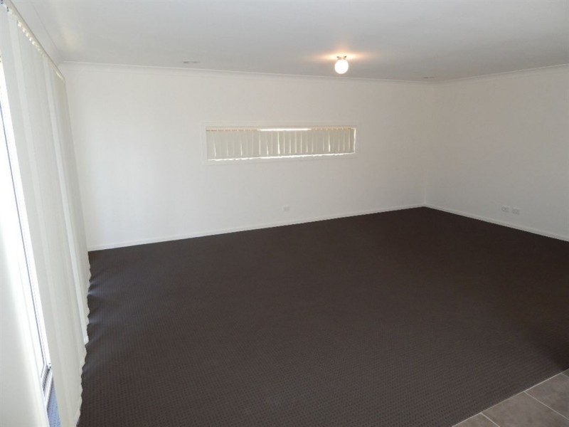 34 Valencia  Circuit, Cranbourne VIC 3977