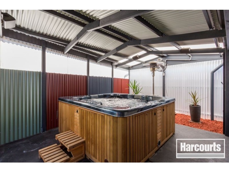 13 Waverley Park Drive, Cranbourne North VIC 3977