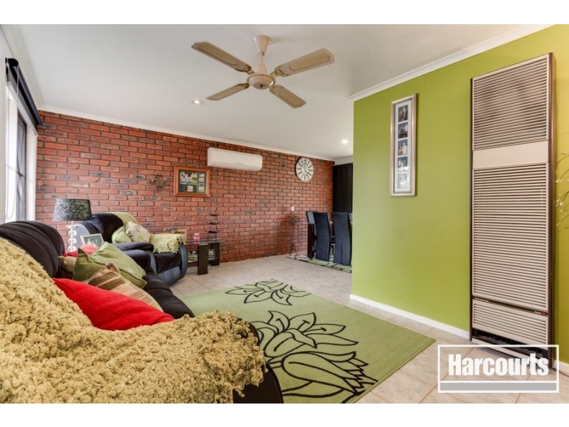 29 Gipps Crescent, Cranbourne North VIC 3977