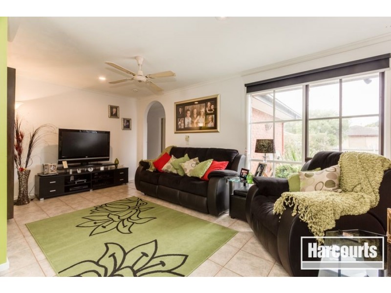 29 Gipps Crescent, Cranbourne North VIC 3977