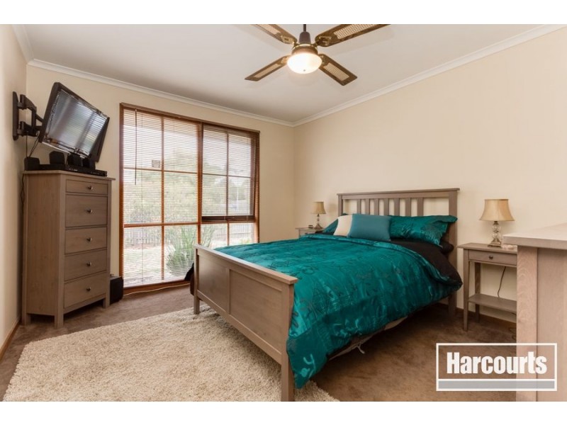 29 Gipps Crescent, Cranbourne North VIC 3977